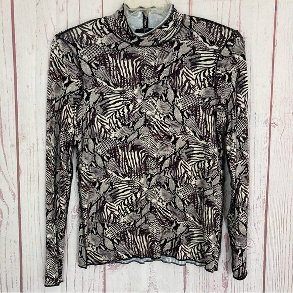 Tahari Tops - Tahari Women’s M Medium Long Sleeve Top All Over Animal Print Knit Top Stretch